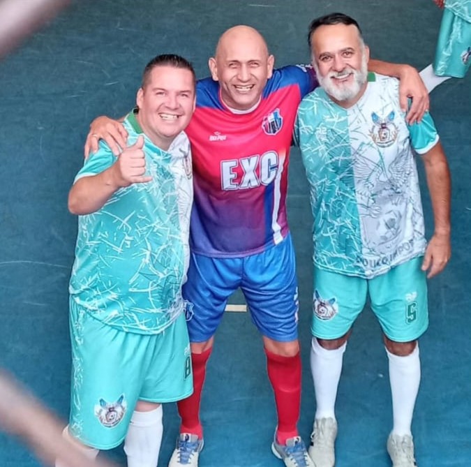 amigos em quadra