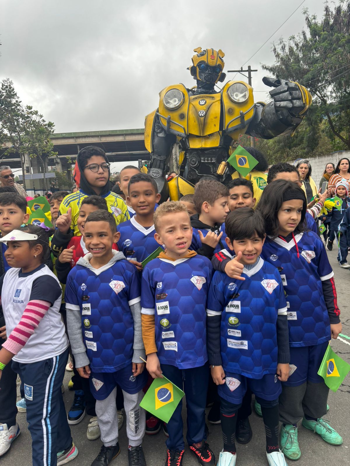 criancas na quadra