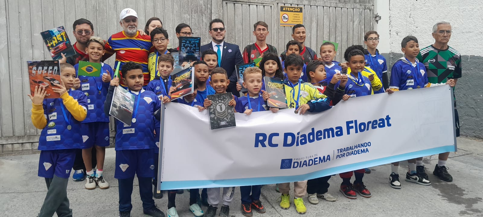 criancas na quadra